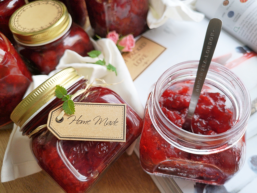 Domowy dżem truskawkowy przygotowanie