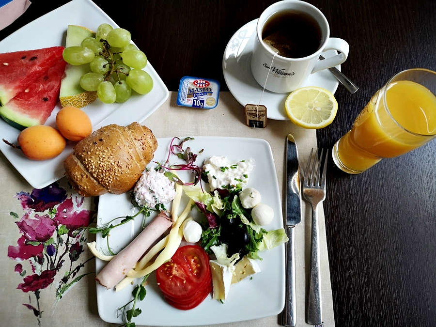 Śniadania w postacji szwedzkiego stołu w Hotelu Górski Raj ***