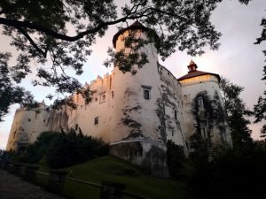 Zamek w Niedzicy z dzieckiem