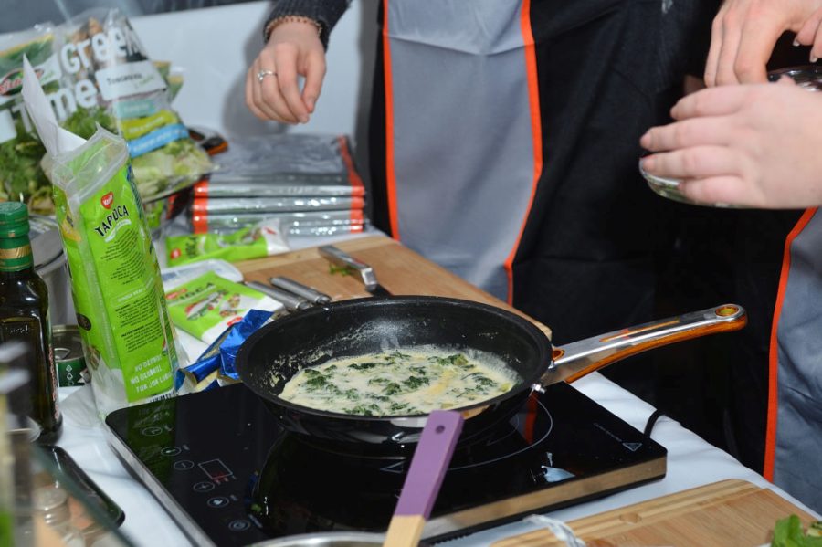 Omlet z tapioki z jajkiem i zieloną sałatą składniki:
