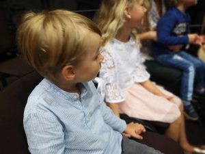 Dlaczego warto dziecko zabierać do teatru?