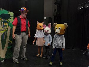 Dlaczego warto dziecko zabierać do teatru?