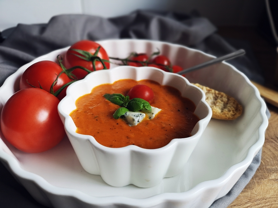 Zupa krem z pomidorów z mozzarellą przepis