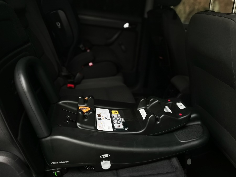 Baza ułatwia prawidłowy montaż fotelika w aucie 